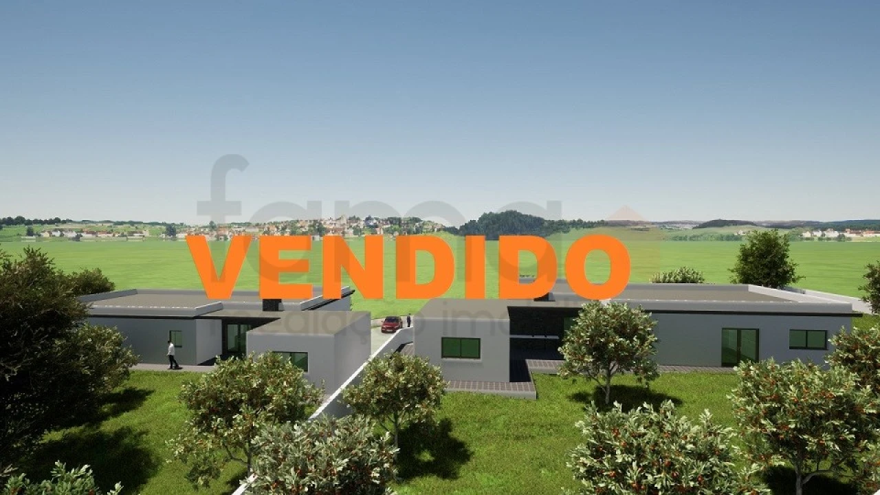 Moradia T4 para Venda em Lourinhã e Atalaia Foto 1