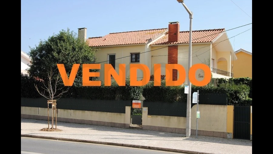 Moradia T5 para Venda em Carcavelos e Parede