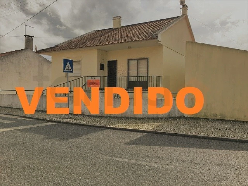 Moradia T3 para Venda em Ota Foto 1