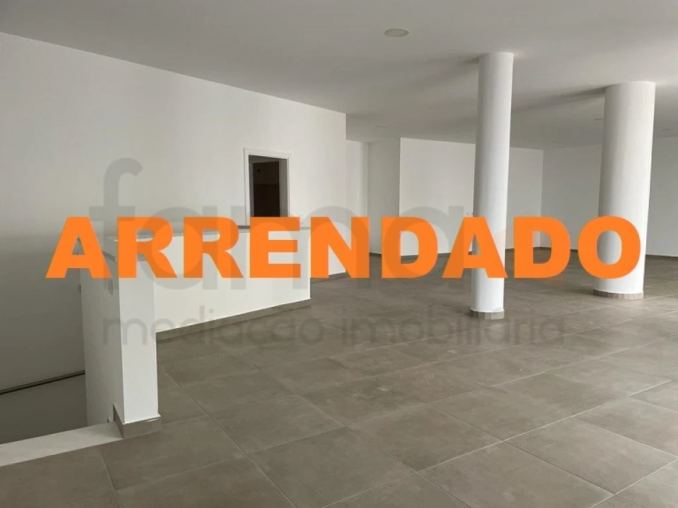 Loja para Arrendamento em Carnaxide e Queijas Foto 1