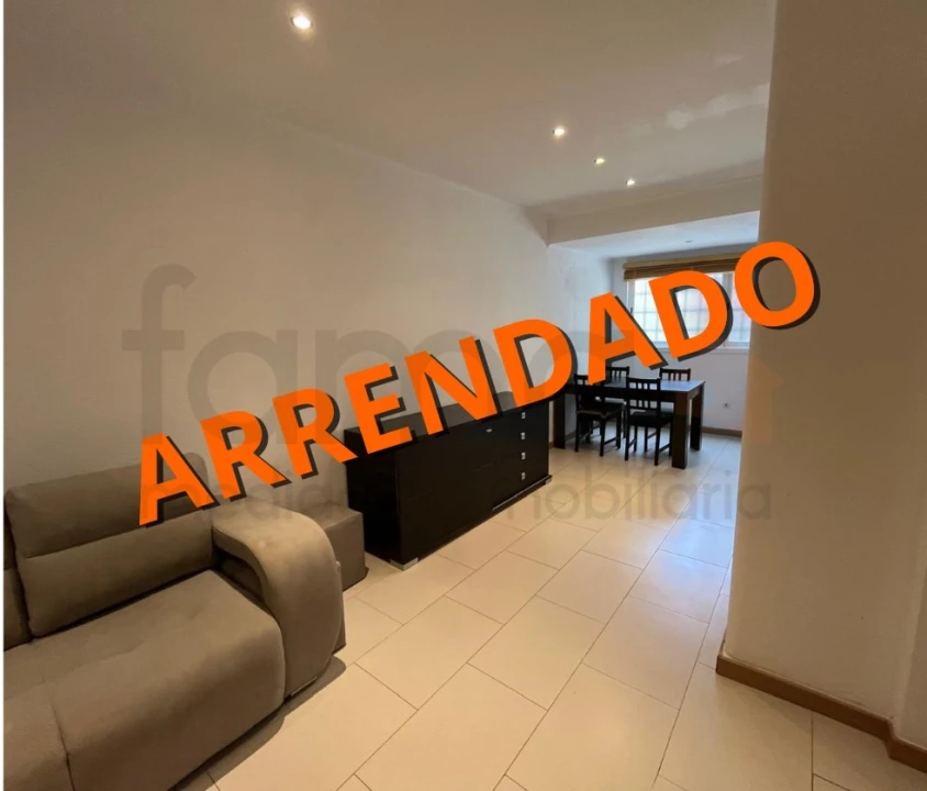 Apartamento T2 para Arrendamento em Queluz e Belas Foto 1