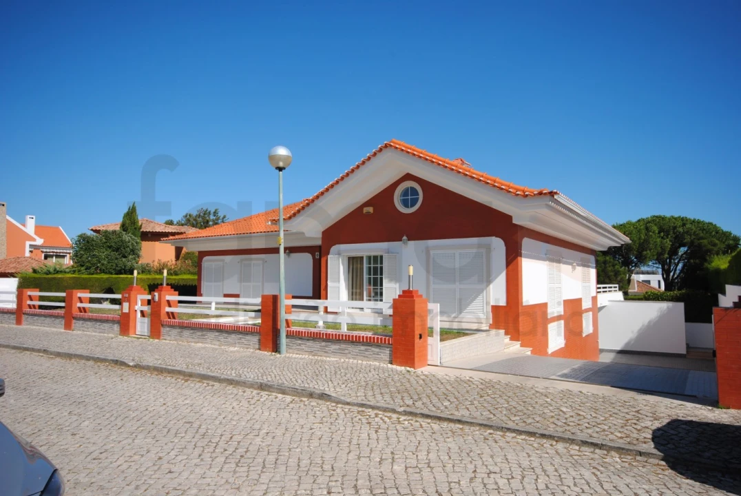 Moradia T4 para Venda em Santa Maria e São Miguel, São Martinho, São Pedro Penaferrim Foto 3
