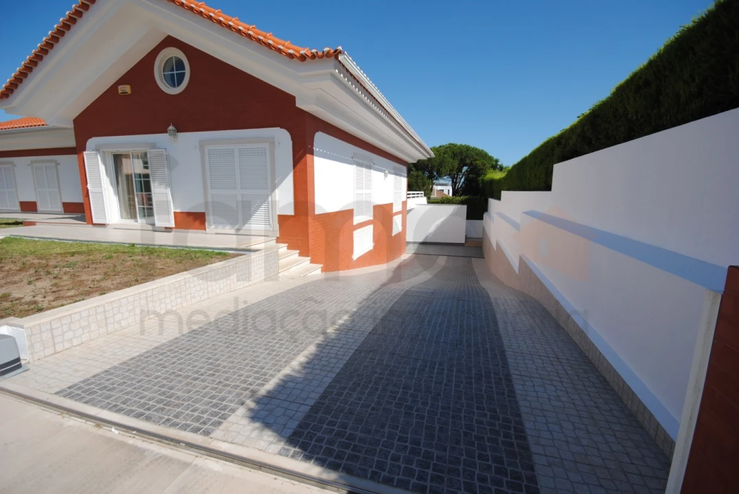Moradia T4 para Venda em Santa Maria e São Miguel, São Martinho, São Pedro Penaferrim Foto 4