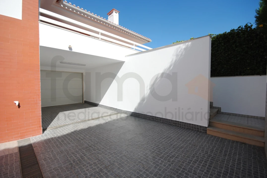 Moradia T4 para Venda em Santa Maria e São Miguel, São Martinho, São Pedro Penaferrim Foto 6