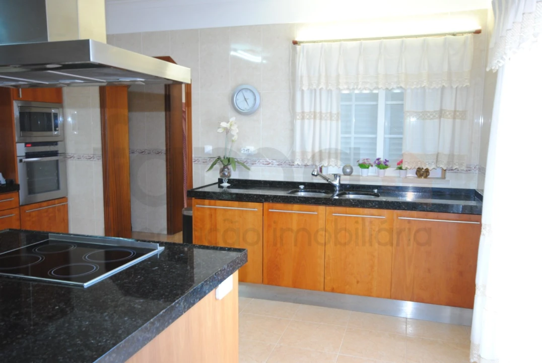 Moradia T4 para Venda em Santa Maria e São Miguel, São Martinho, São Pedro Penaferrim Foto 28