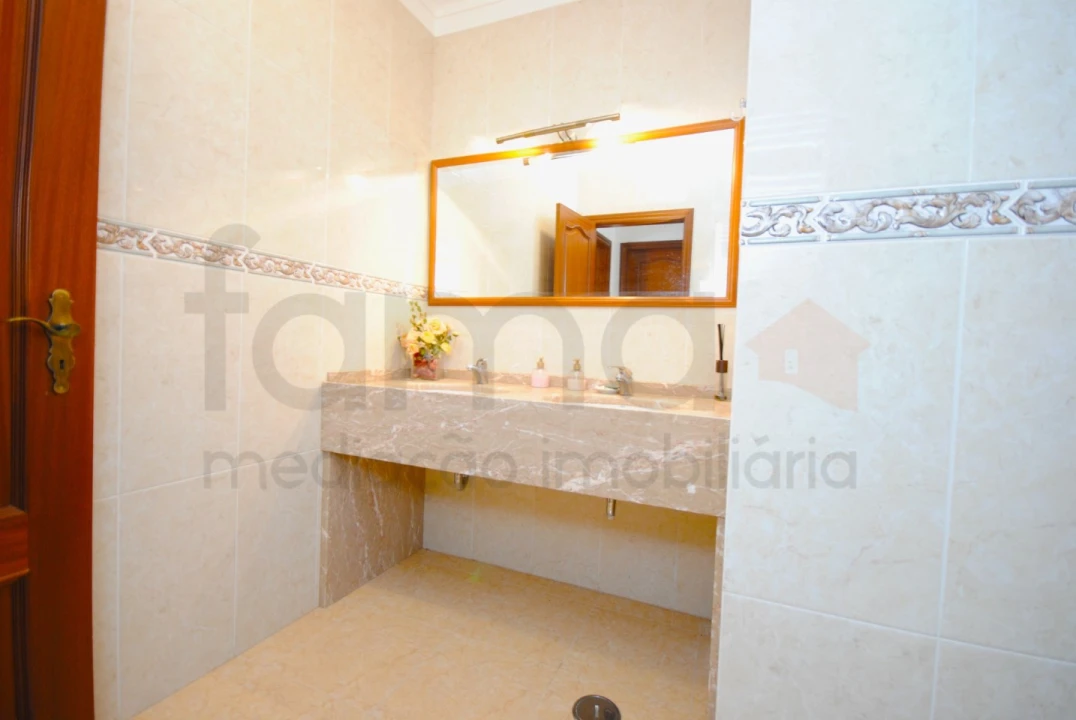 Moradia T4 para Venda em Santa Maria e São Miguel, São Martinho, São Pedro Penaferrim Foto 32