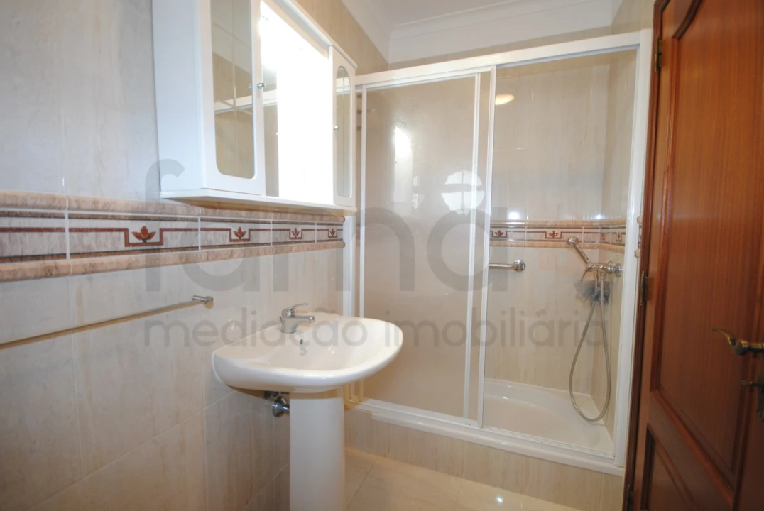 Moradia T4 para Venda em Santa Maria e São Miguel, São Martinho, São Pedro Penaferrim Foto 44