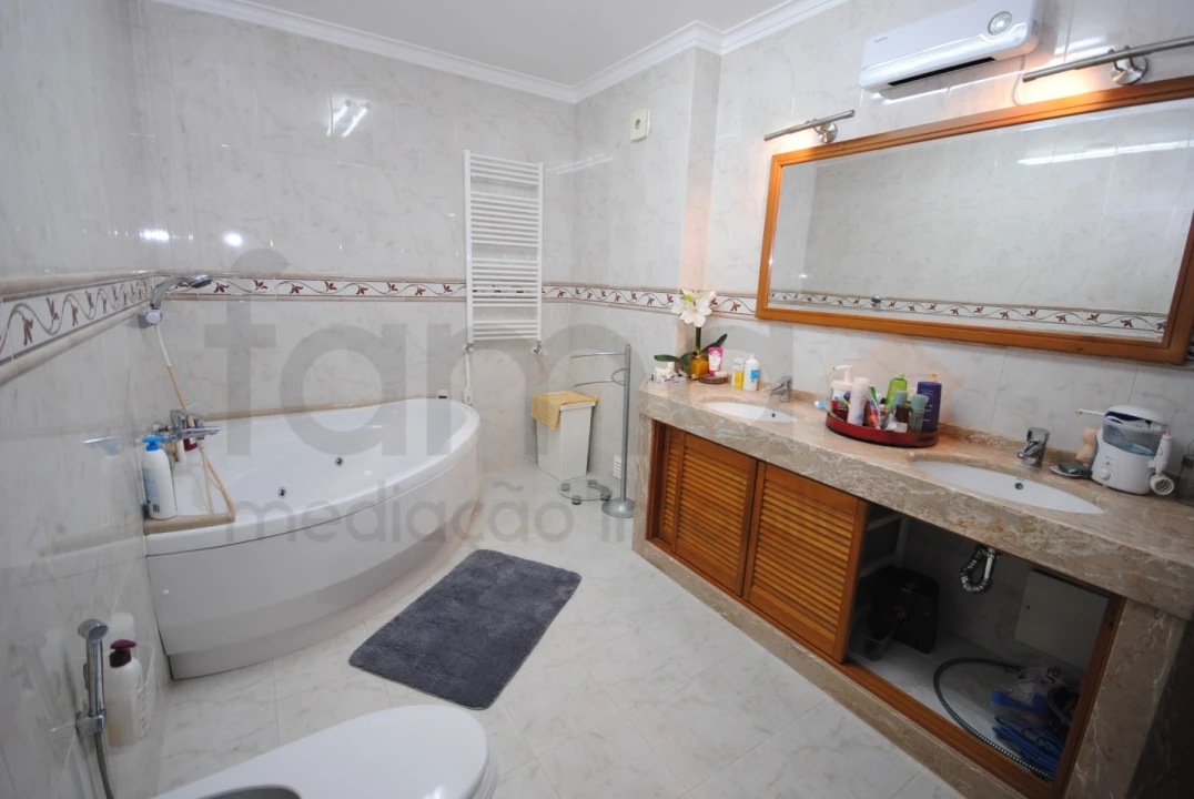 Moradia T4 para Venda em Santa Maria e São Miguel, São Martinho, São Pedro Penaferrim Foto 58