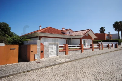 Moradia T4 para Venda em Santa Maria e São Miguel, São Martinho, São Pedro Penaferrim