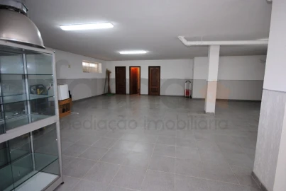 Moradia T4 para Venda em Santa Maria e São Miguel, São Martinho, São Pedro Penaferrim