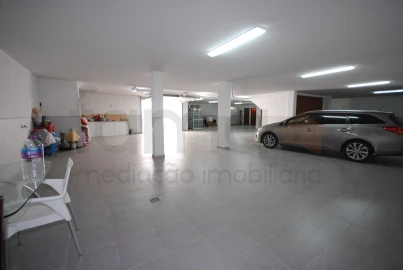 Moradia T4 para Venda em Santa Maria e São Miguel, São Martinho, São Pedro Penaferrim