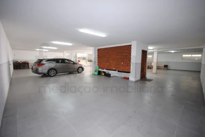 Moradia T4 para Venda em Santa Maria e São Miguel, São Martinho, São Pedro Penaferrim