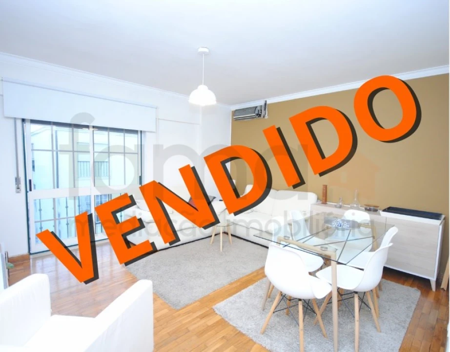 Apartamento T2 para Venda em São Domingos de Rana Foto 1