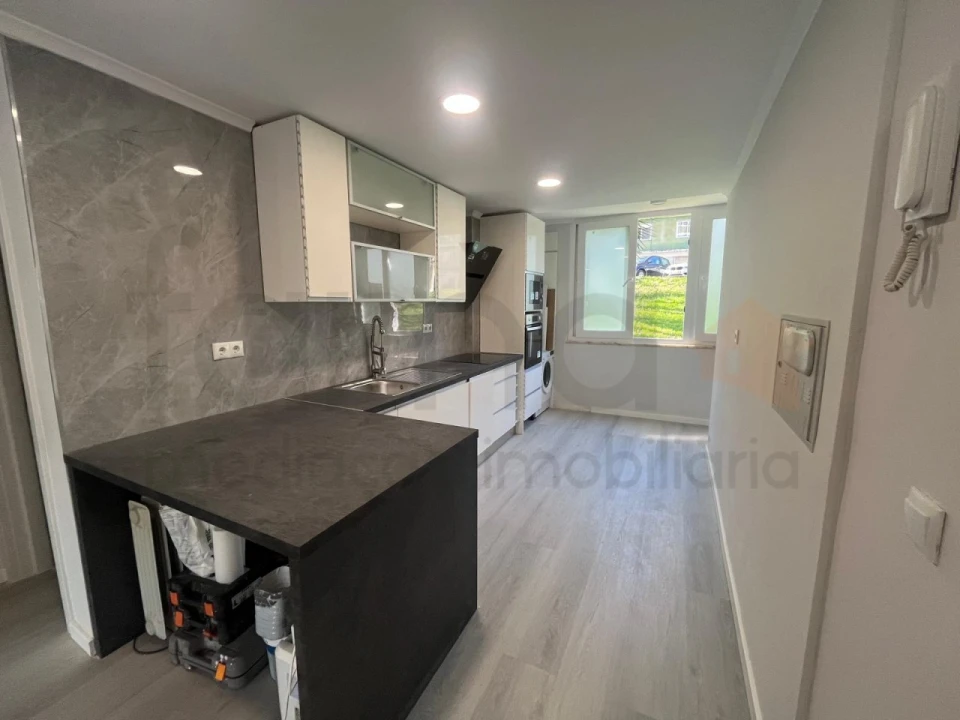 Apartamento T2 para Venda em Benfica Foto 1
