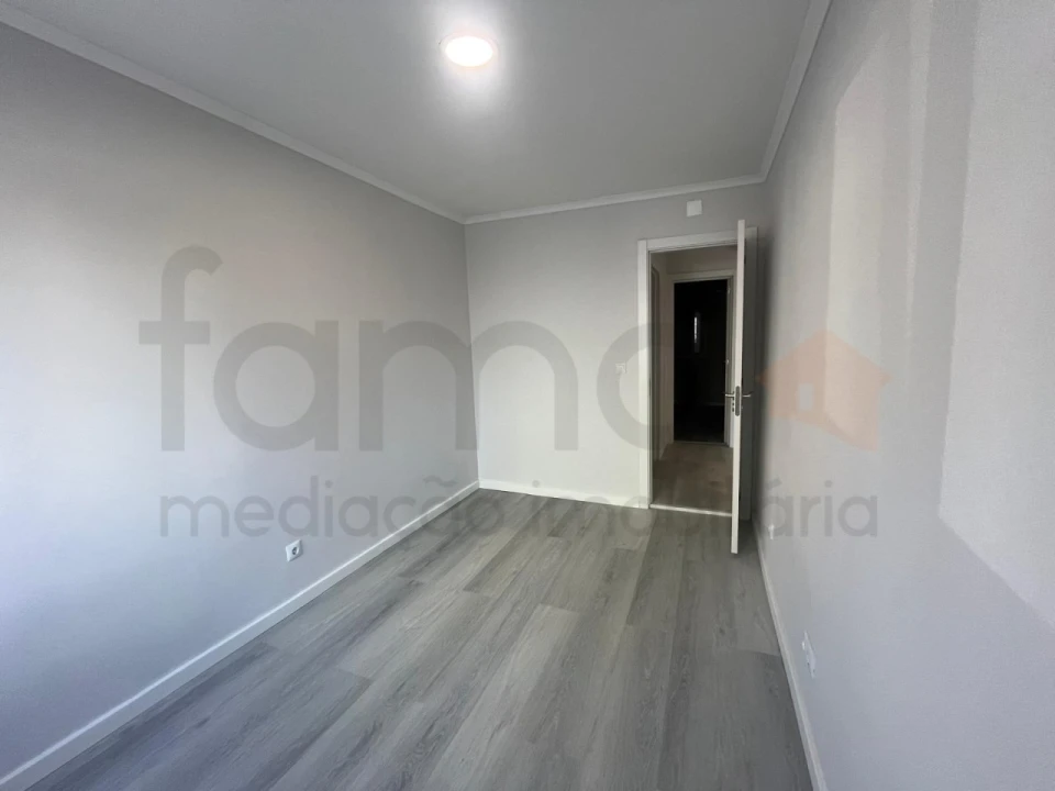 Apartamento T2 para Venda em Benfica Foto 9