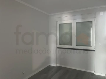 Apartamento T2 para Venda em Benfica