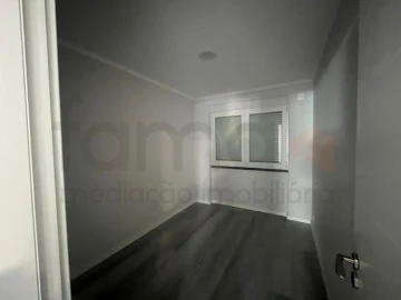 Apartamento T2 para Venda em Benfica