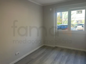 Apartamento T2 para Venda em Benfica