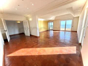 Apartamento T4 para Venda em Oeiras e São Julião da Barra, Paço de Arcos e Caxias
