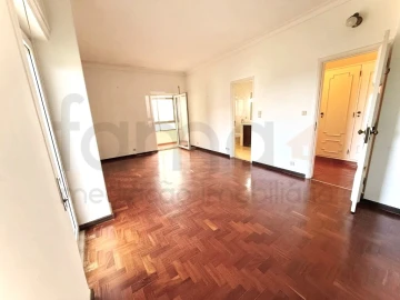 Apartamento T4 para Venda em Oeiras e São Julião da Barra, Paço de Arcos e Caxias
