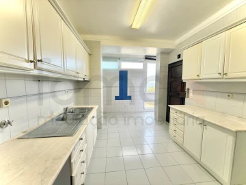Apartamento T4 para Venda em Oeiras e São Julião da Barra, Paço de Arcos e Caxias