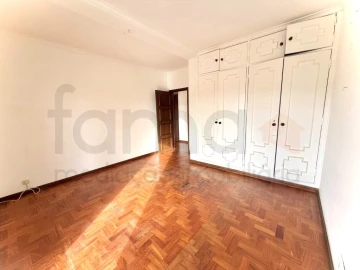 Apartamento T4 para Venda em Oeiras e São Julião da Barra, Paço de Arcos e Caxias
