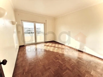 Apartamento T4 para Venda em Oeiras e São Julião da Barra, Paço de Arcos e Caxias
