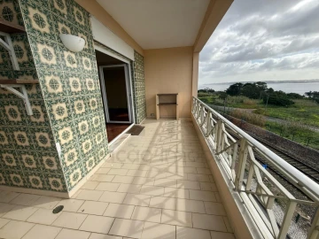 Apartamento T4 para Venda em Oeiras e São Julião da Barra, Paço de Arcos e Caxias