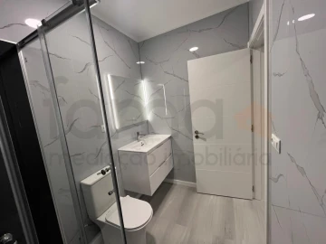 Apartamento T2 para Venda em Oeiras e São Julião da Barra, Paço de Arcos e Caxias