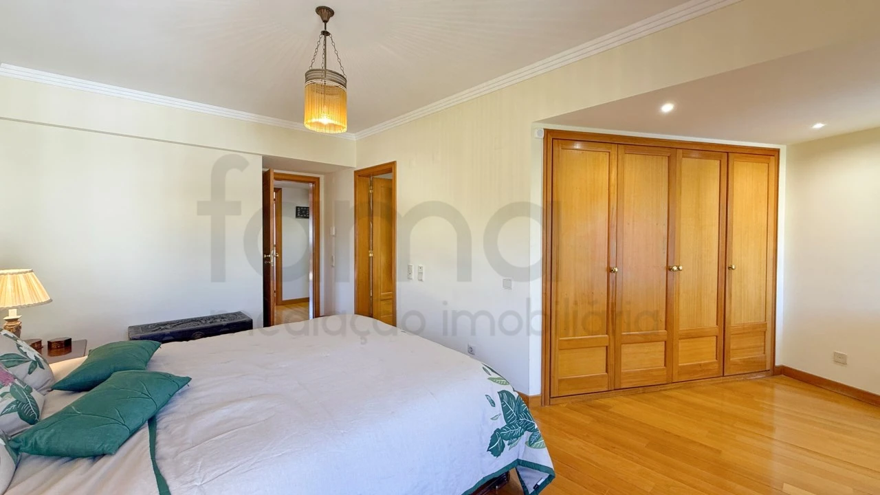 Apartamento T5 para Venda em São Domingos de Benfica Foto 6