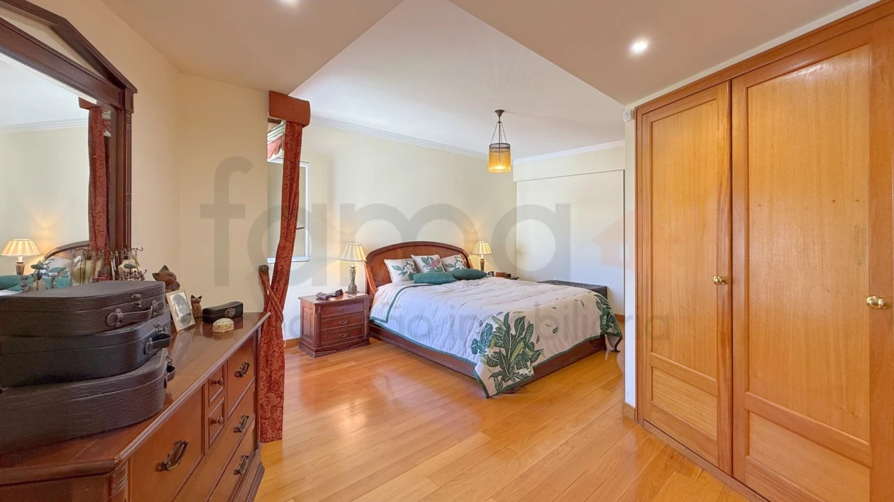 Apartamento T5 para Venda em São Domingos de Benfica Foto 9