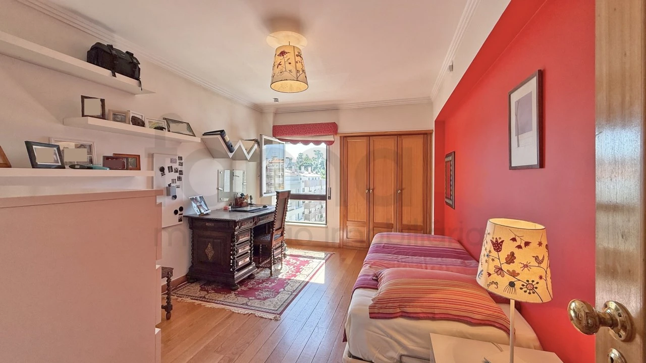 Apartamento T5 para Venda em São Domingos de Benfica Foto 23