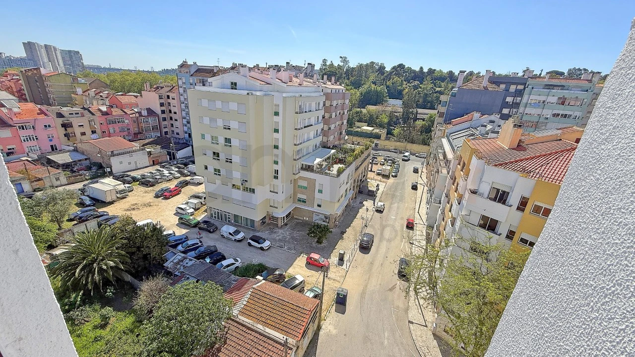 Apartamento T5 para Venda em São Domingos de Benfica Foto 1