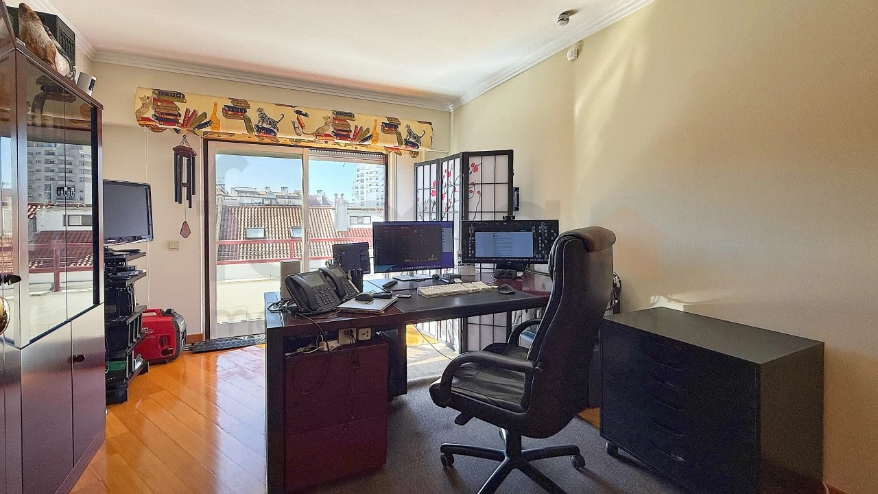 Apartamento T5 para Venda em São Domingos de Benfica Foto 37