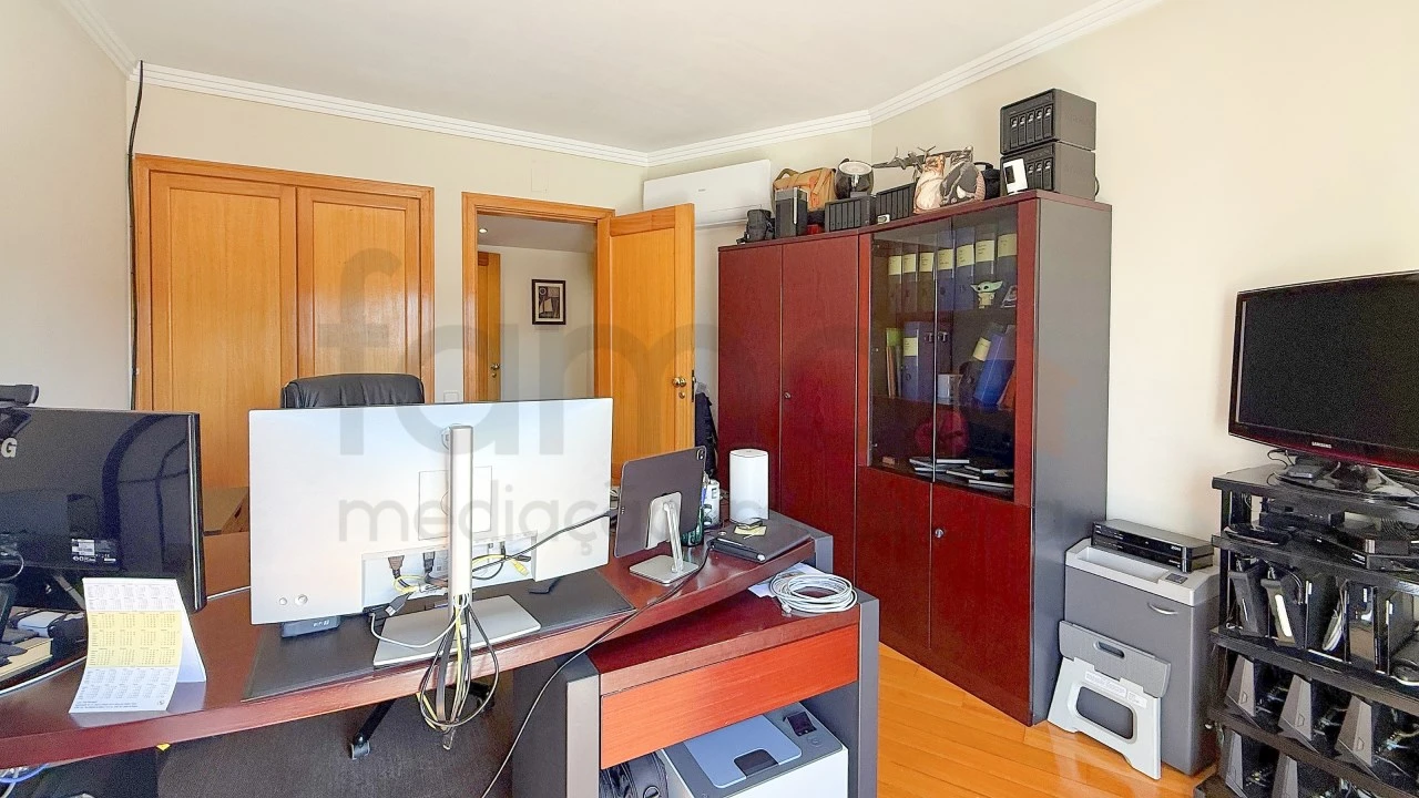 Apartamento T5 para Venda em São Domingos de Benfica Foto 38