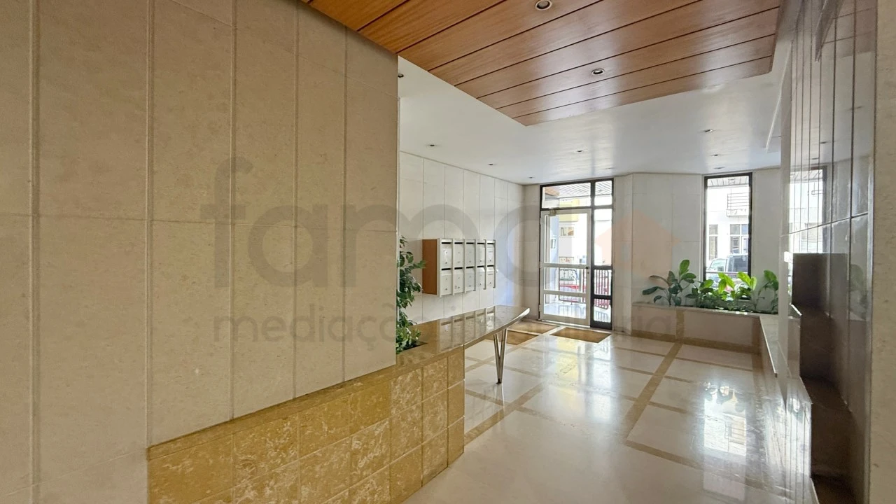 Apartamento T5 para Venda em São Domingos de Benfica Foto 93