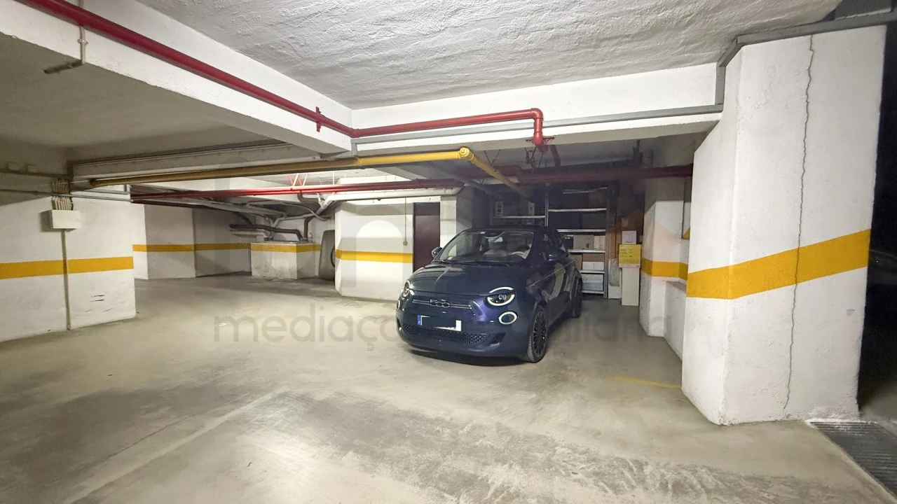 Apartamento T5 para Venda em São Domingos de Benfica Foto 98