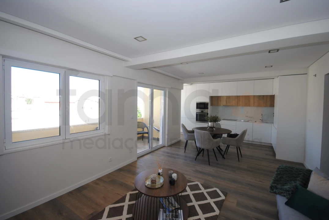 Apartamento T3 para Venda em Benfica Foto 3
