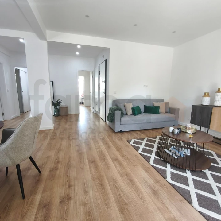Apartamento T3 para Venda em Benfica Foto 3