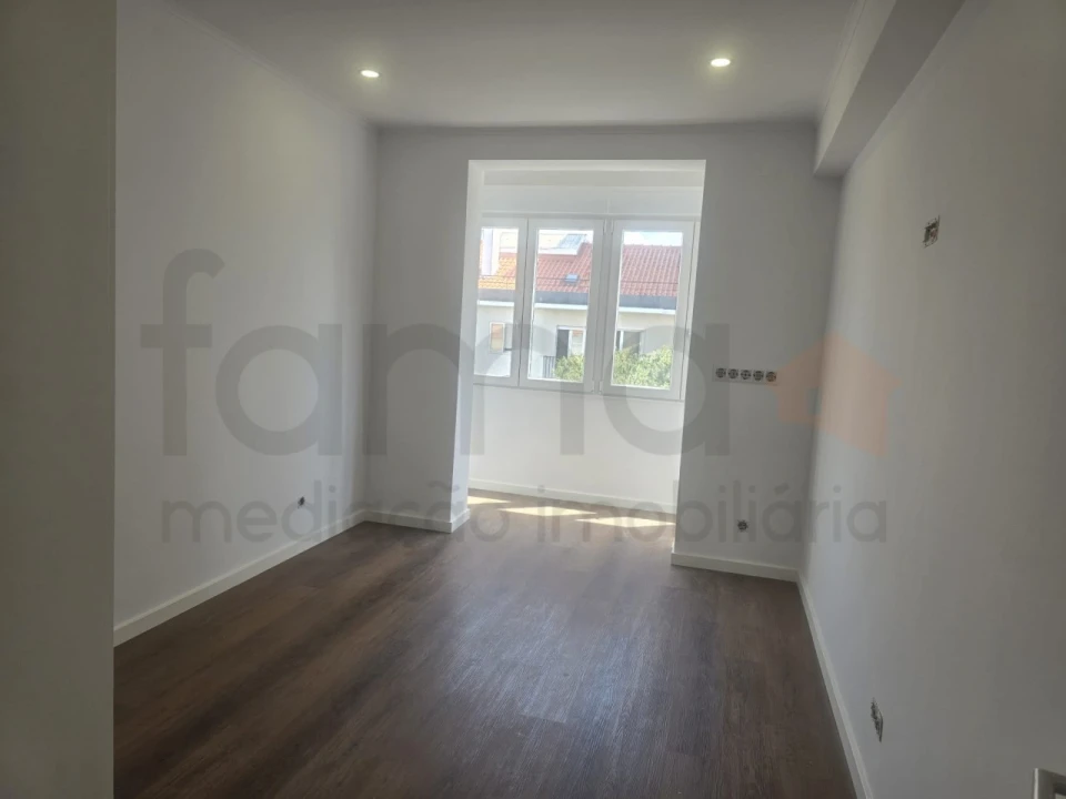 Apartamento T2 para Venda em Venteira Foto 6