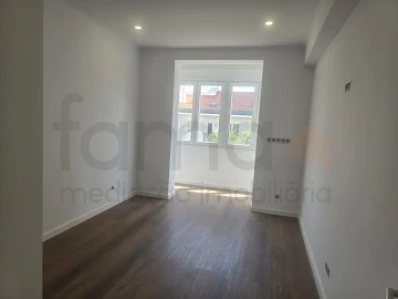 Apartamento T2 para Venda em Venteira