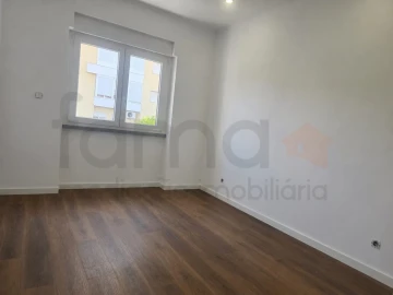 Apartamento T2 para Venda em Venteira
