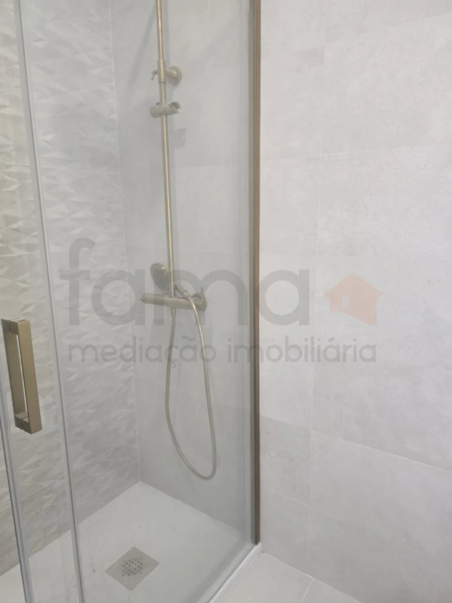 Apartamento T2 para Venda em Venteira Foto 5