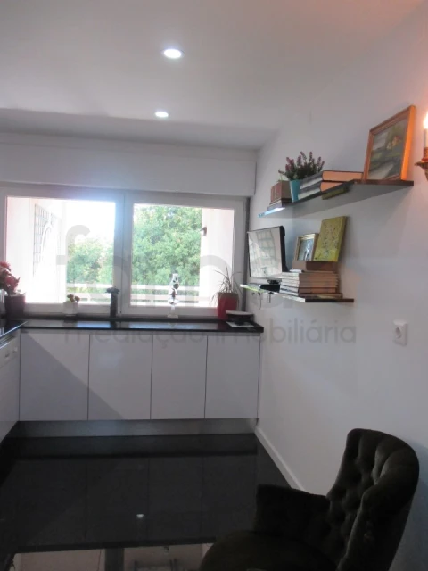 Apartamento T3 para Venda em Oeiras e São Julião da Barra, Paço de Arcos e Caxias