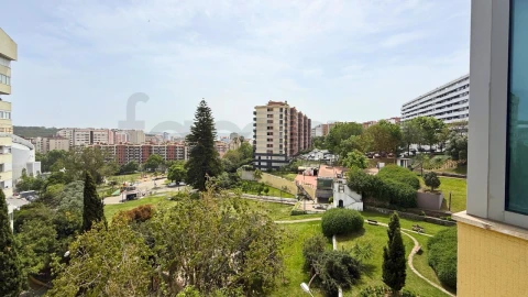 Apartamento T3 para Venda em Algés, Linda-A-Velha e Cruz Quebrada-Dafundo