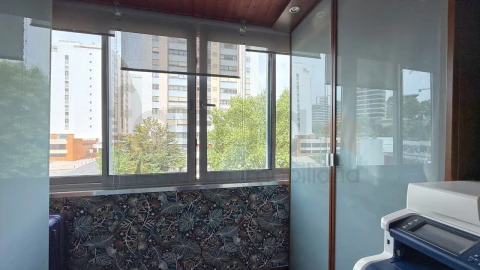 Apartamento T3 para Venda em Algés, Linda-A-Velha e Cruz Quebrada-Dafundo