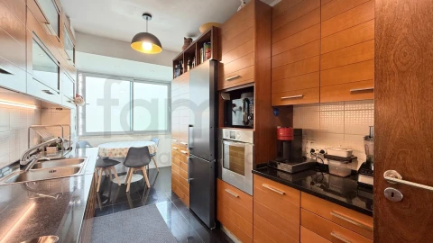 Apartamento T3 para Venda em Algés, Linda-A-Velha e Cruz Quebrada-Dafundo