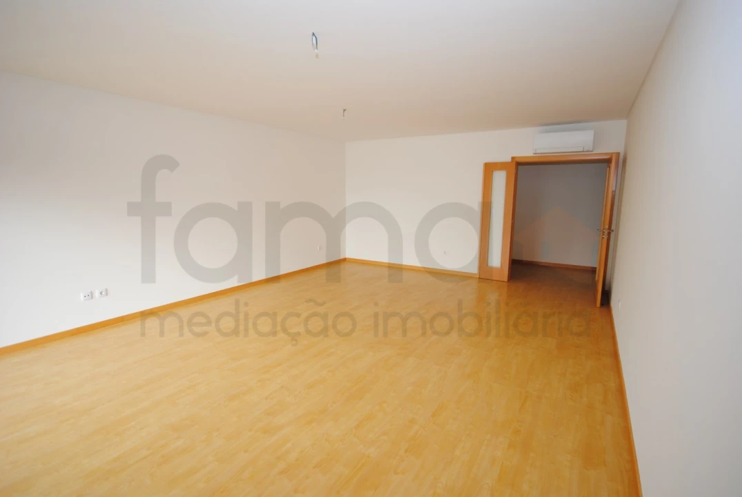 Apartamento T3 para Venda em Carcavelos e Parede Foto 2