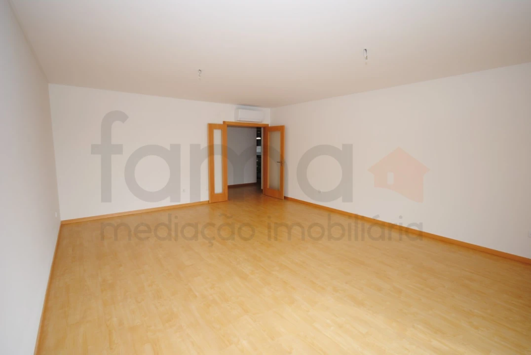 Apartamento T3 para Venda em Carcavelos e Parede Foto 3