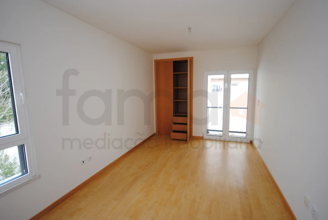 Apartamento T3 para Venda em Carcavelos e Parede Foto 7